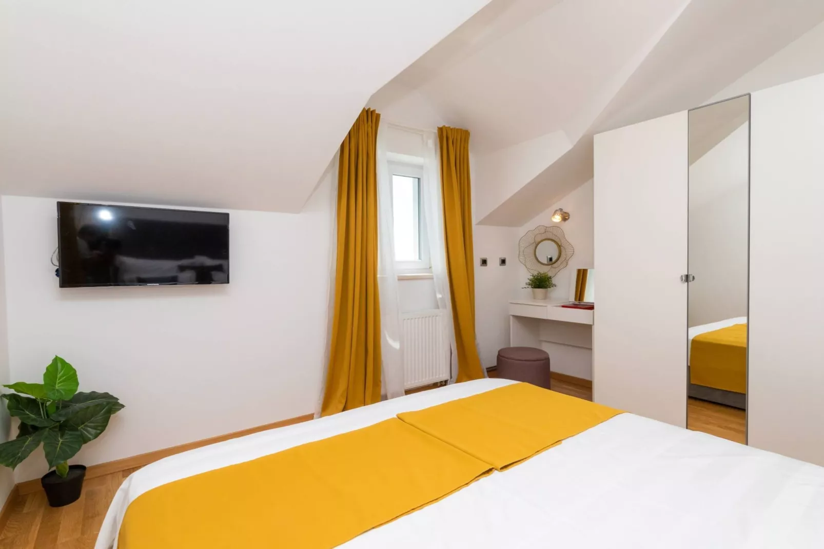 Spectacular Bol Island Sea View Villa with Pool - Four Bedroom Villa with Pool-Slaapkamer