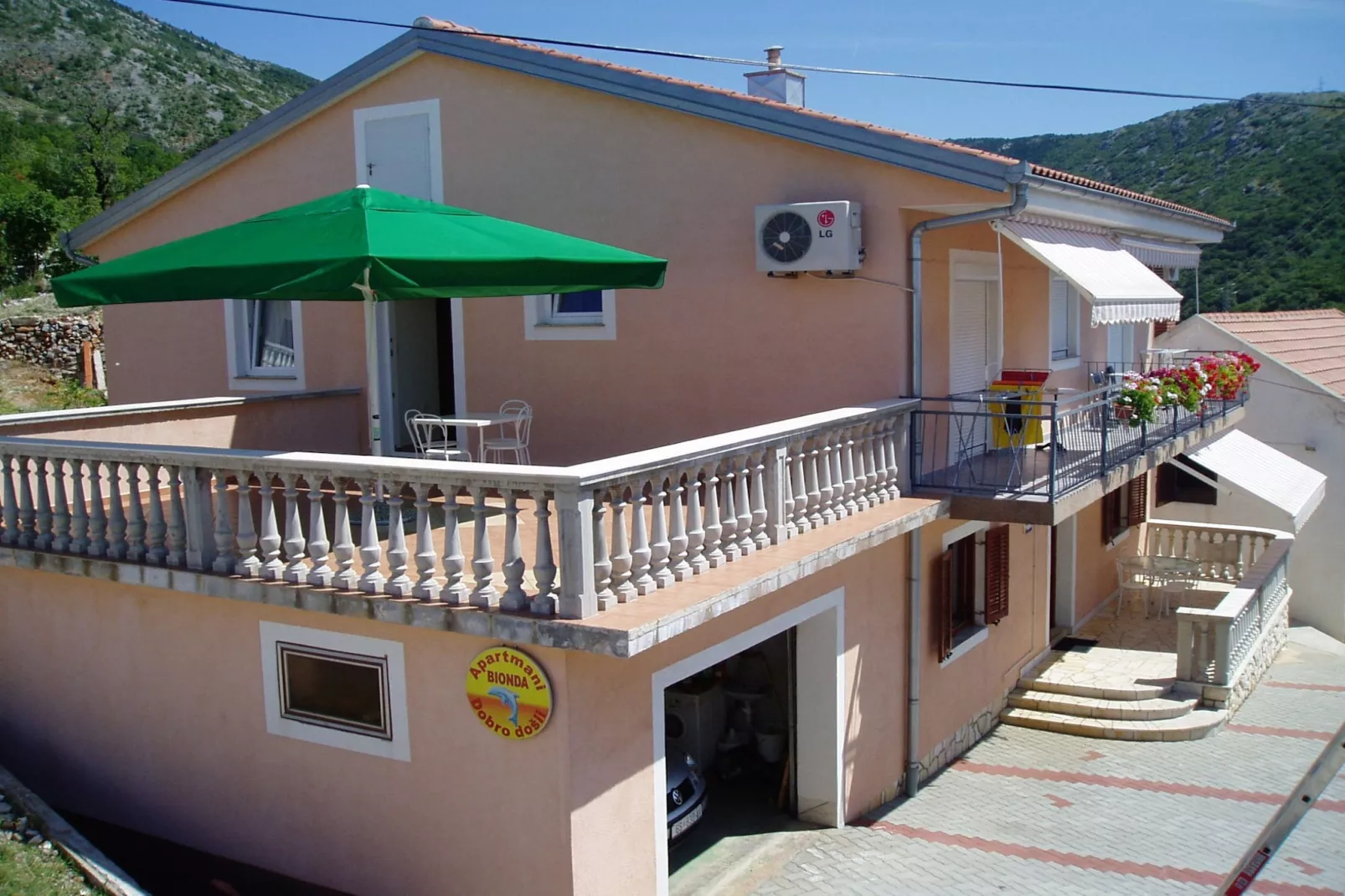 Apartments Bionda Senj - One Bedroom Apartment with Terrace 4-Buitenlucht