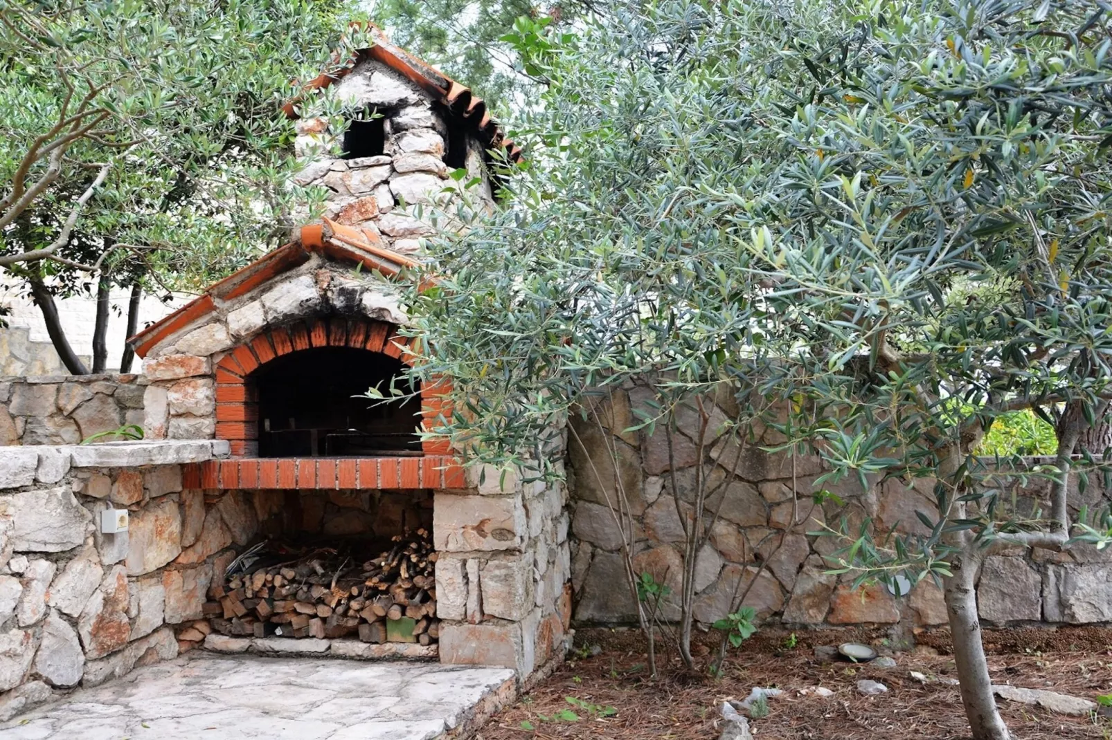 Blissful Bay Apartments Vrboska - Studio with Terrace (owner Ruzmarin)-Buitenlucht