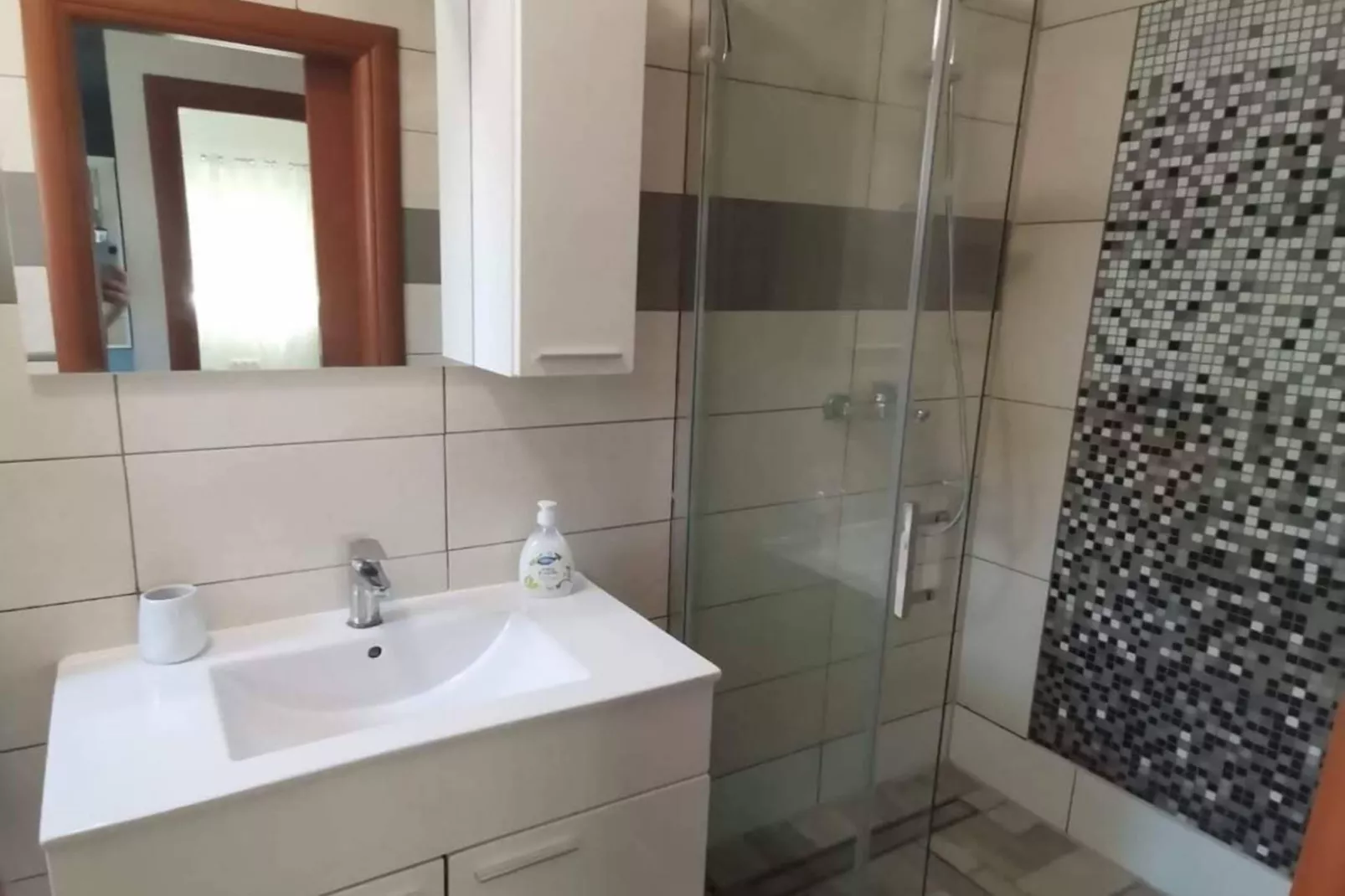 Luxury Seget Donji Apartments with Terrace and Sea View - Two Bedroom Apartment with Terrace and Sea View-Badkamer