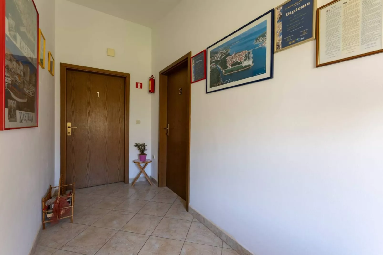 Bright and Spacious Apartment with Terrace in Kastel Stafilic - Two Bedroom Apartment with Terrace-Binnen