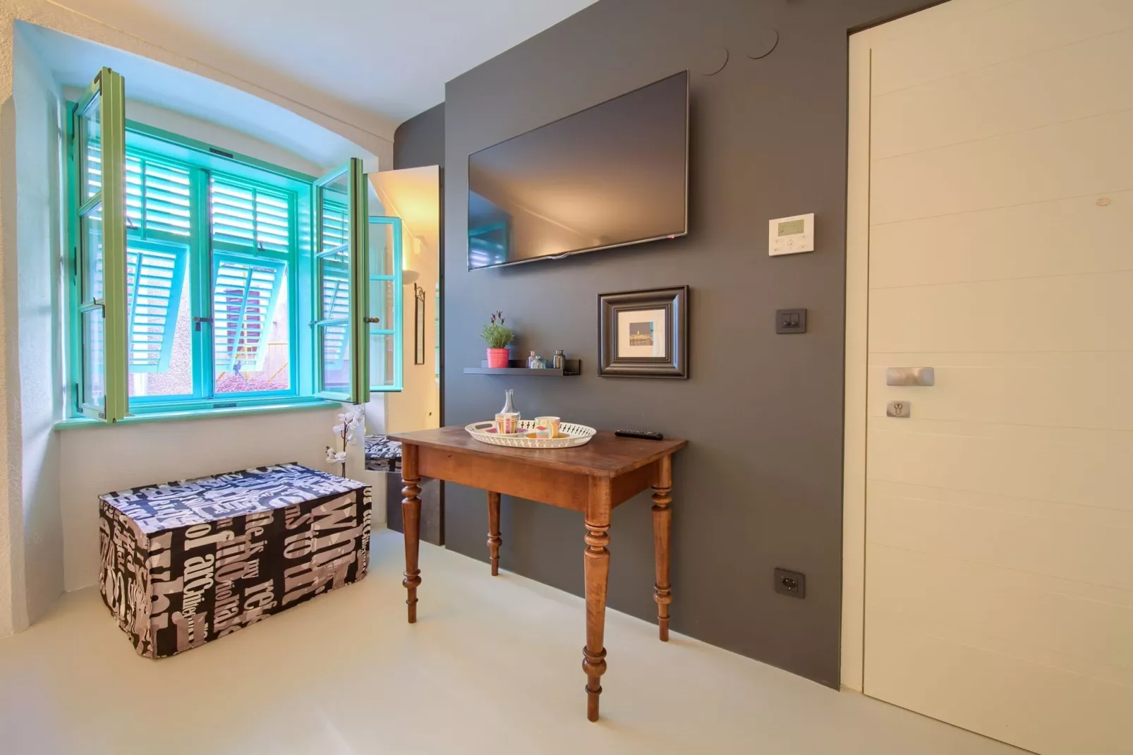 Vibrant and Elegant Downtown Krk Apartments - Classic Studio Apartment (owner 2)-Slaapkamer