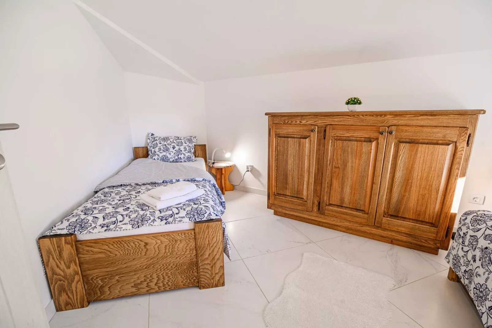 Sleek and Stylish Umag Apartments with Sea View - Two Bedroom Apartment with Terrace (owner 2)-Slaapkamer