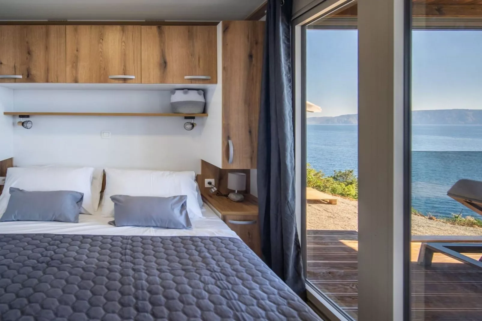 Seaside Deluxe Escape at Klenovica Camping - Two Bedroom Mobile Home with Hot-Tub  (owner 419)-Slaapkamer