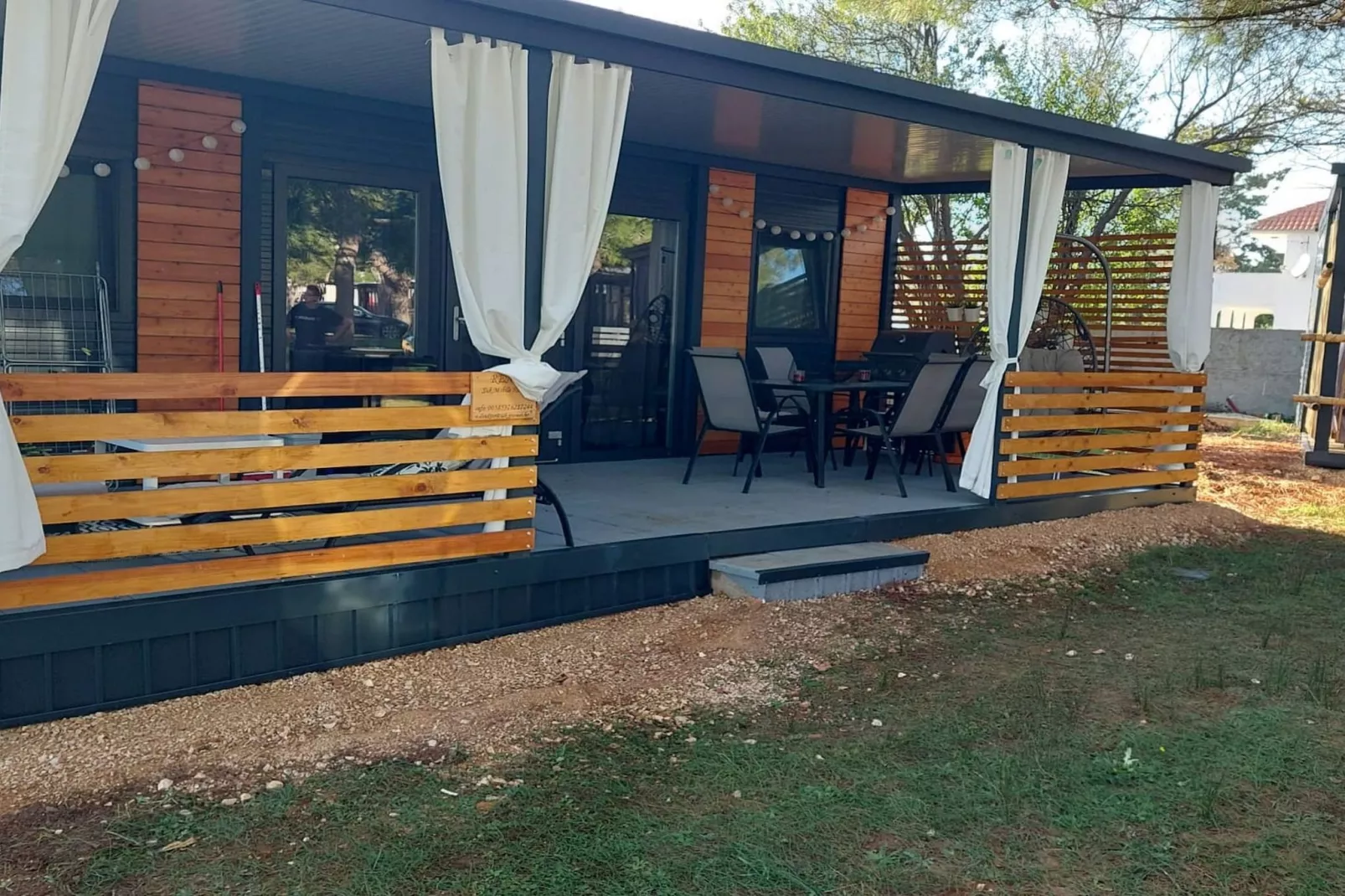 Comfort Two Bedroom Mobile Homes Pirovac - Standard Two Bedroom Mobile Home with Sea View and Terrace-Buitenlucht
