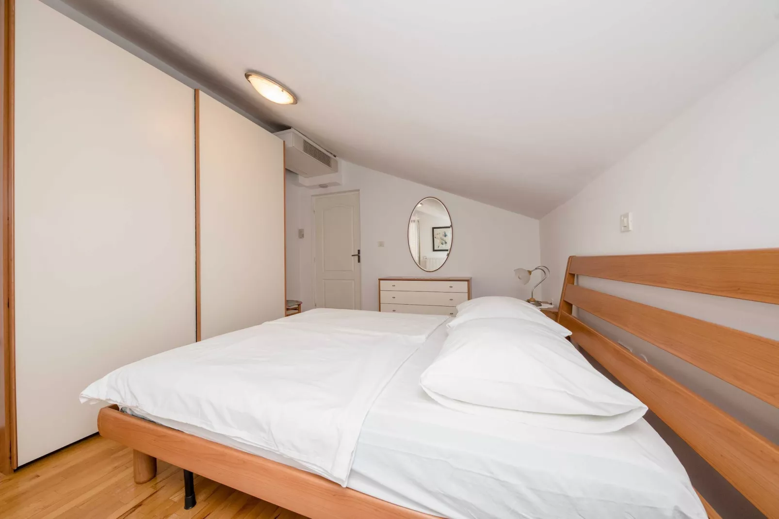 Guest House Villa Anggela - Two Bedroom Apartment with Balcony and Sea View-Slaapkamer