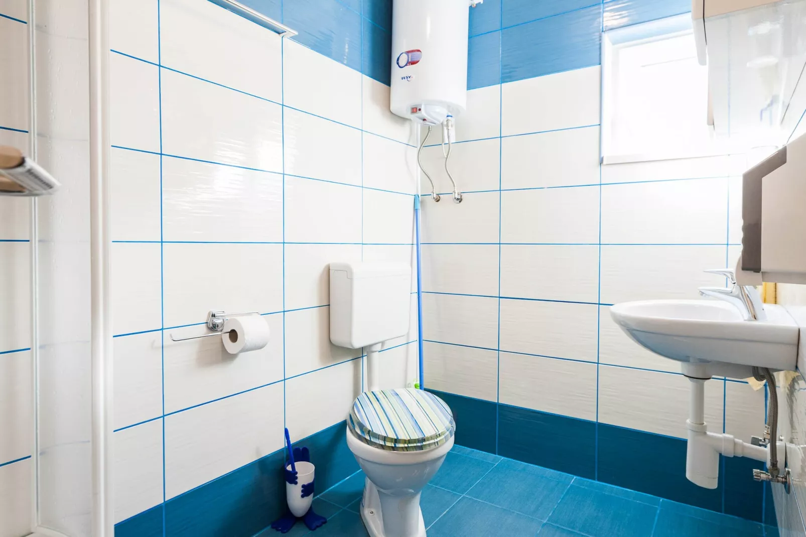 Cozy Apartments in Zadar with Sea and Mountain Views - Studio Apartment with Mountain View (owner 4)-Badkamer