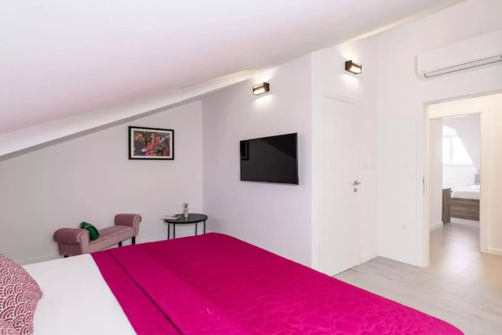 Friends & Family Home - Four Bedrooms Apartment-Slaapkamer