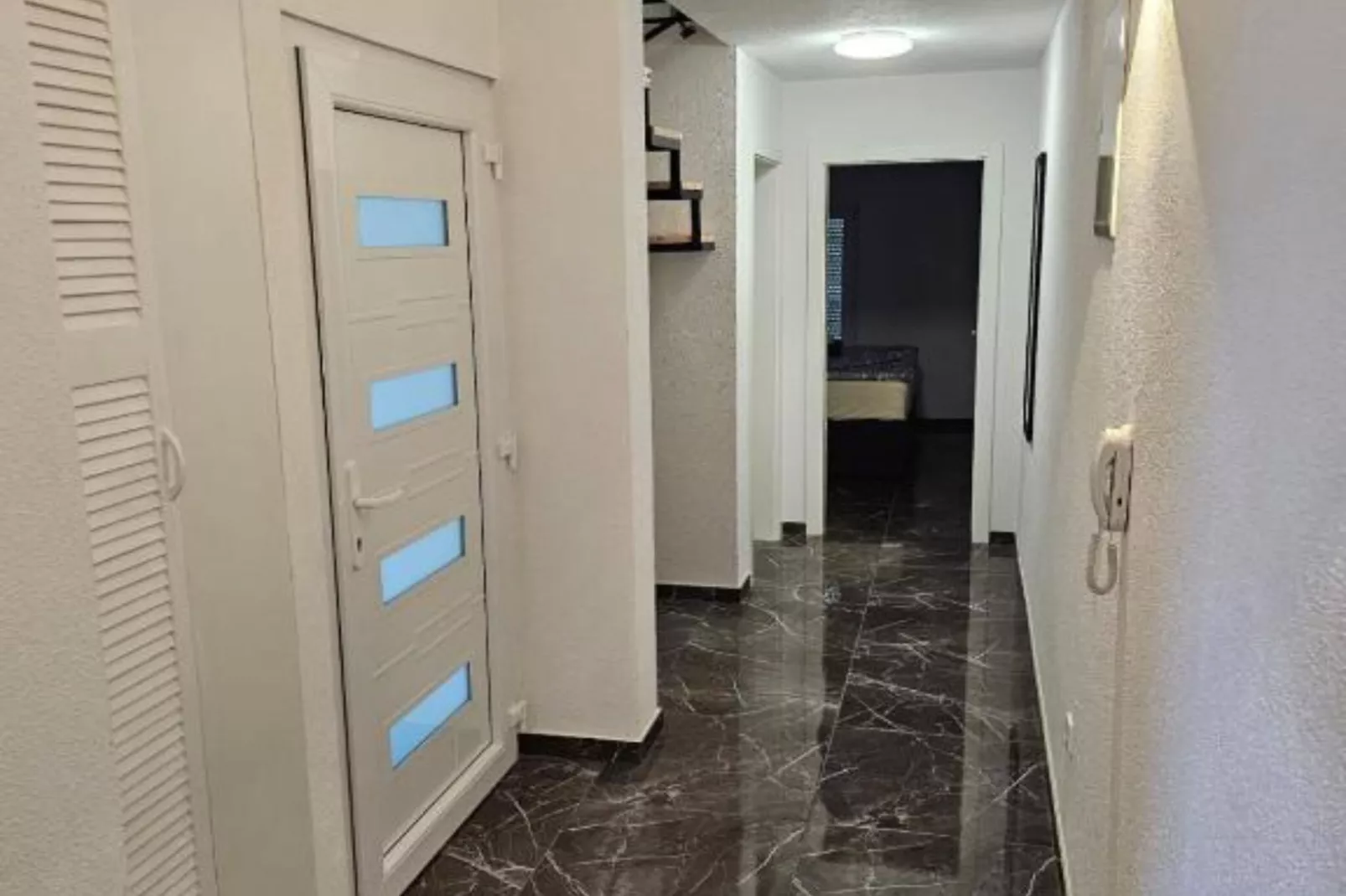 Spacious Villa With Outdoor Swimming Pool in Trogir - Three Bedroom Apartment-Slaapkamer