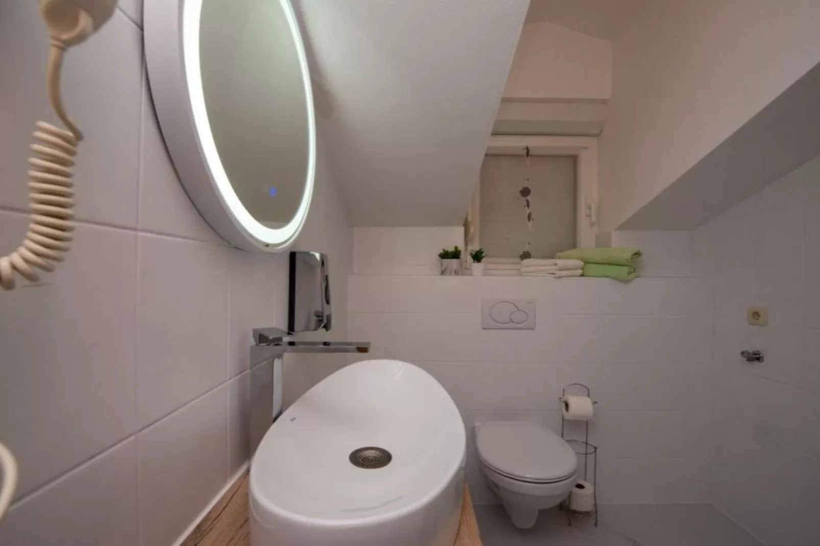 Villa Tomi - Double Room With Sea View (3)-Badkamer