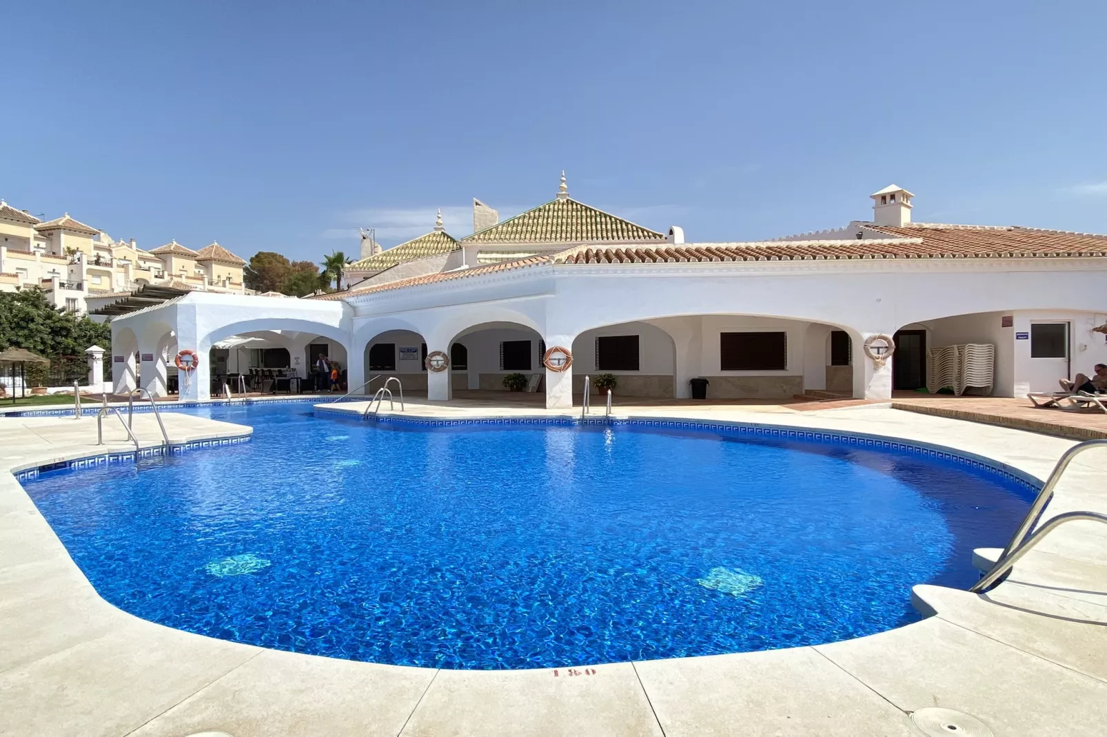 Capistrano Playa 803 by Casasol-Zwembad