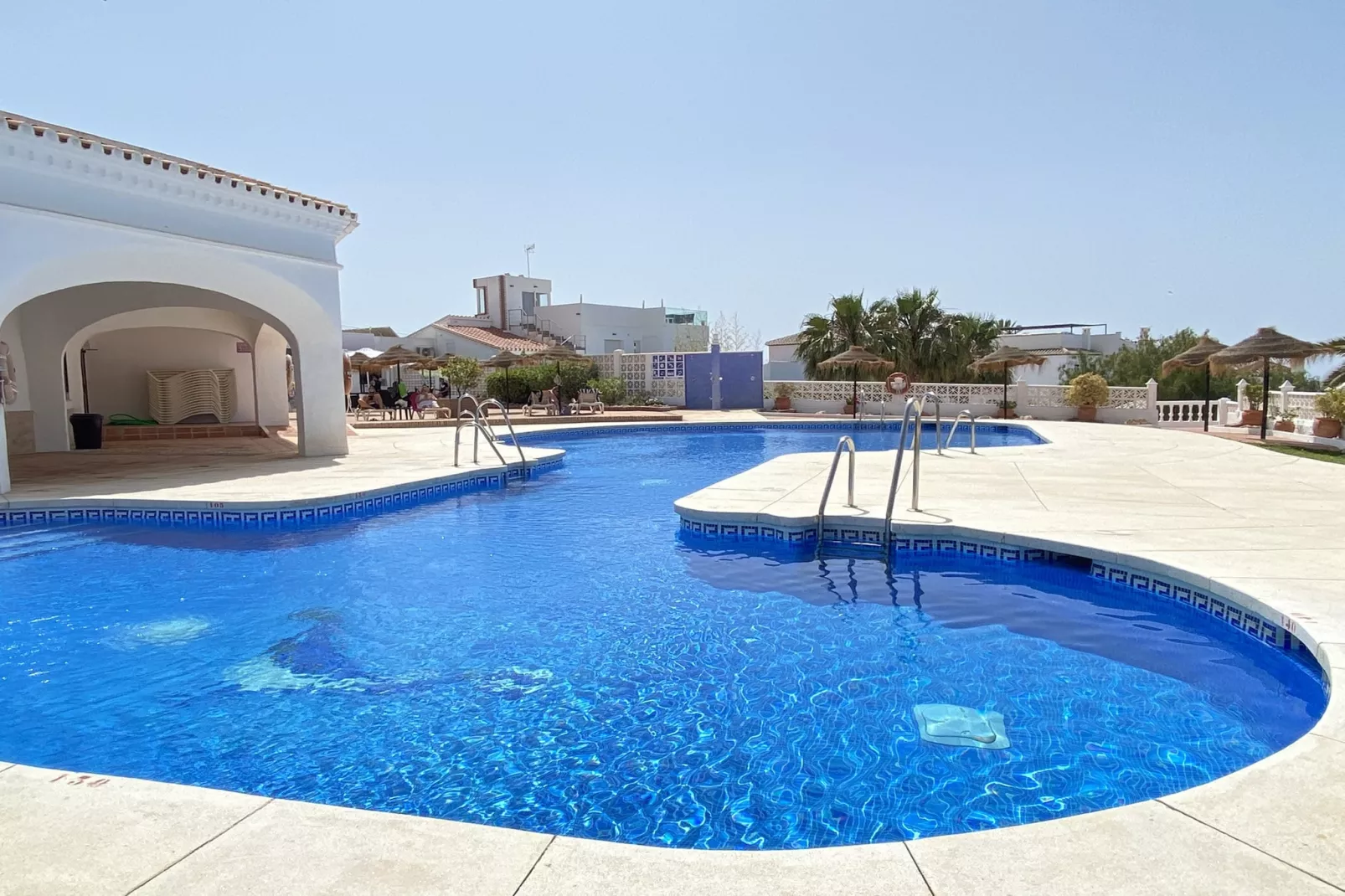 Capistrano Playa 206 by Casasol-Zwembad