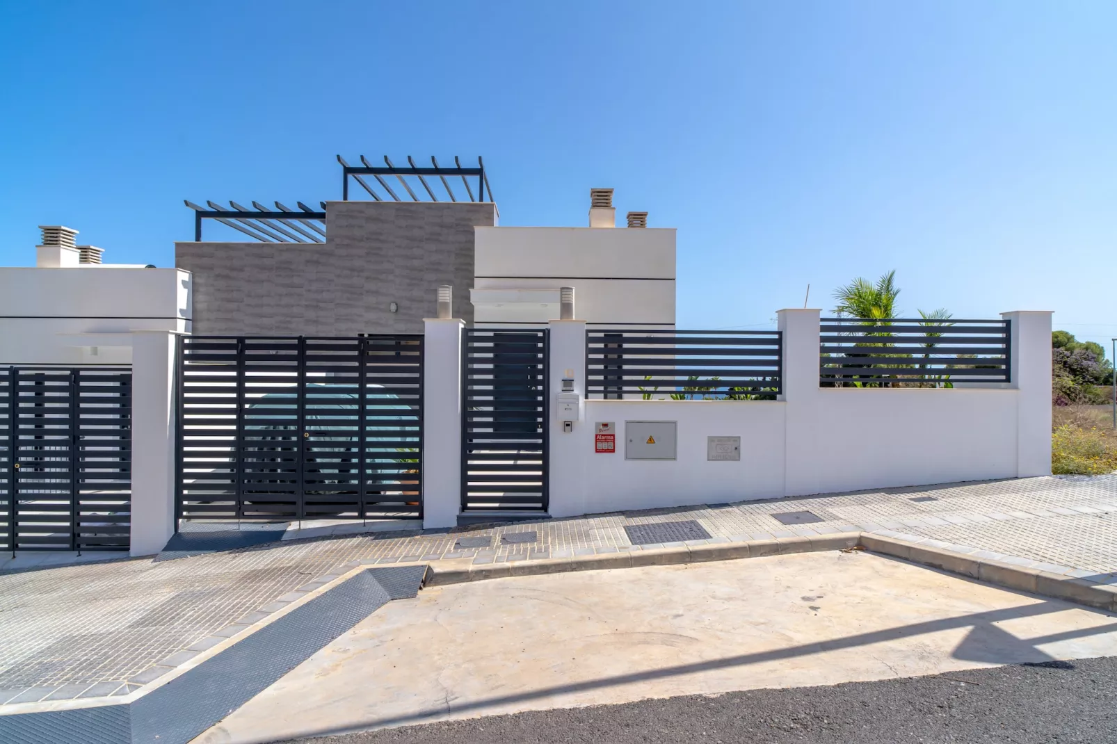 Villa Luxuria Private Pool by Casasol-Buitenkant zomer