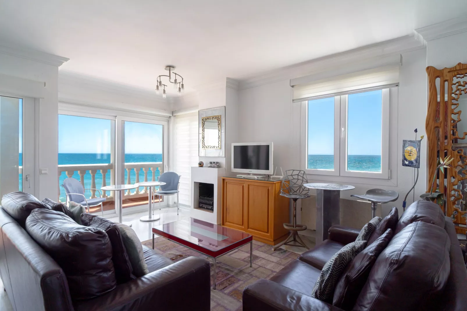 Stella Maris Beachfront 1J by Casasol-Woonkamer