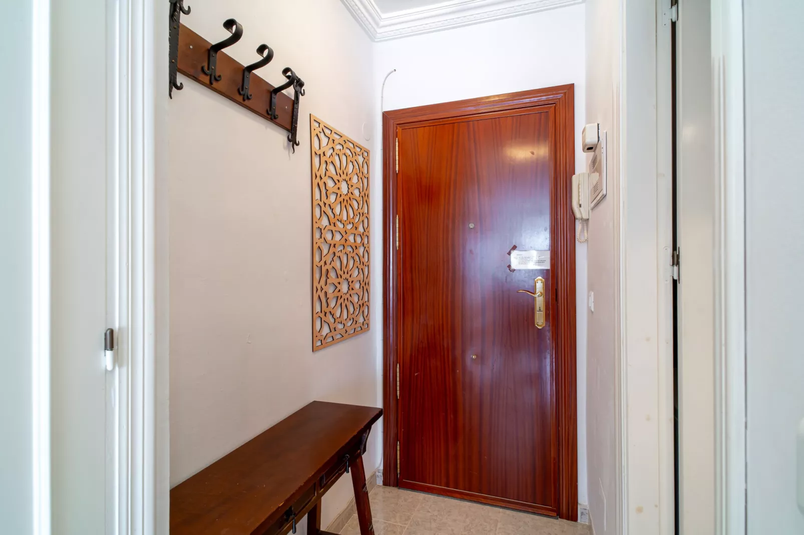 Urban Alhambra Studio by Casasol-Overloop