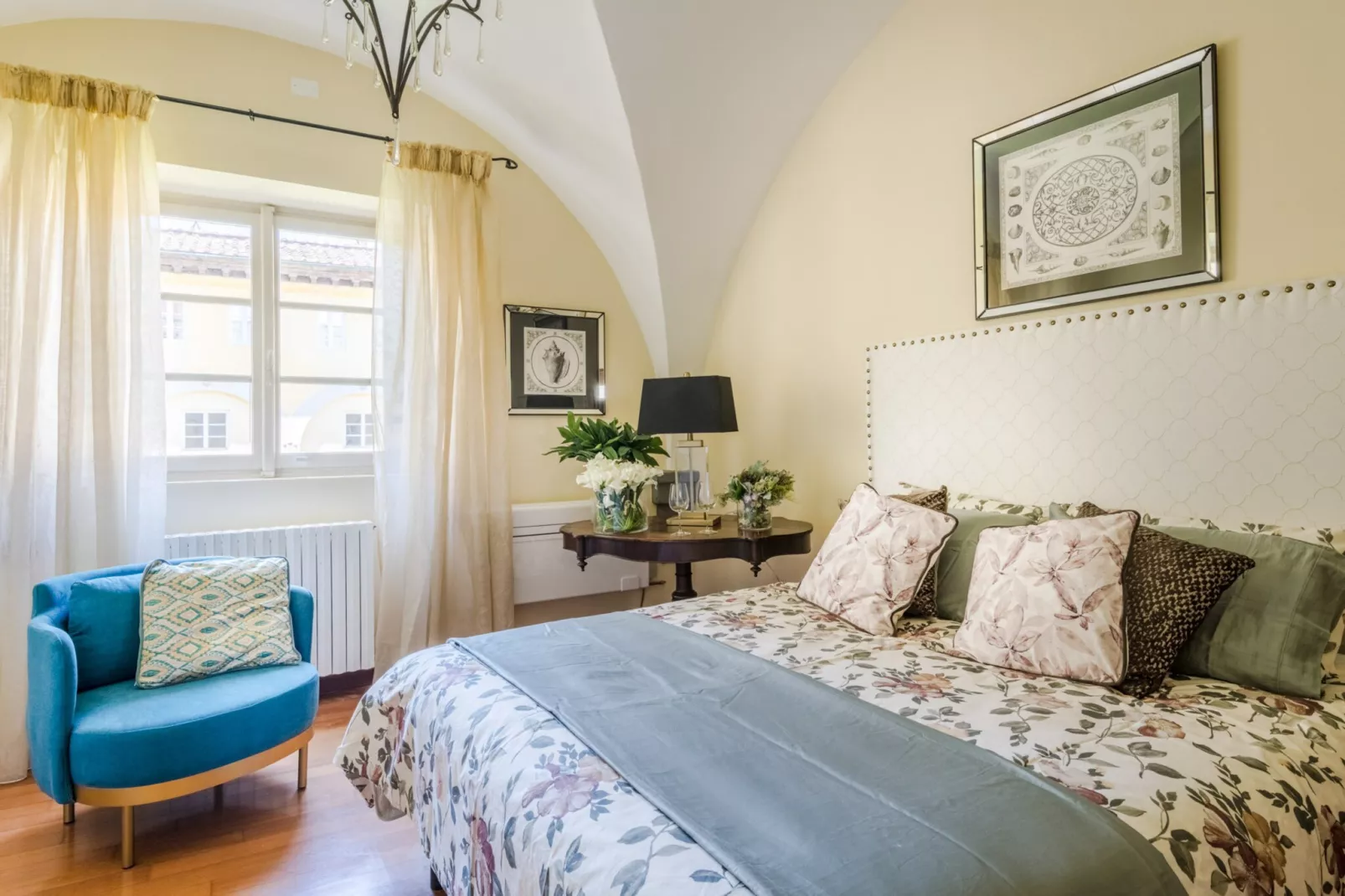 The Arnolfini Portrait Apartment-Niet-getagd