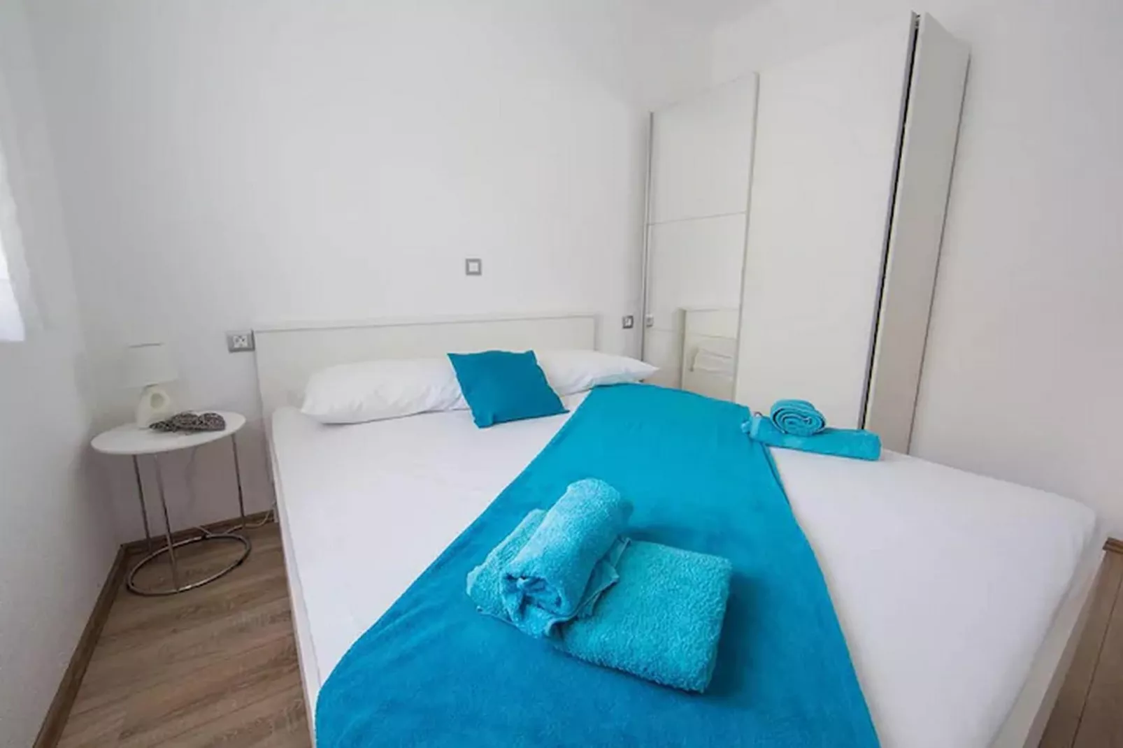 Holiday Home J&D No.2-Nine Bedroom House with Pool-Slaapkamer