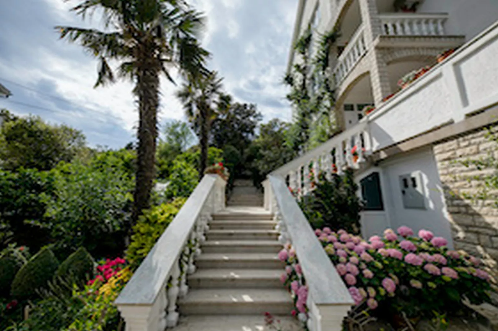 Apartments & Rooms Green Bay - Two Bedroom Apartment with Balcony and Sea View (APP 7)-Buitenlucht