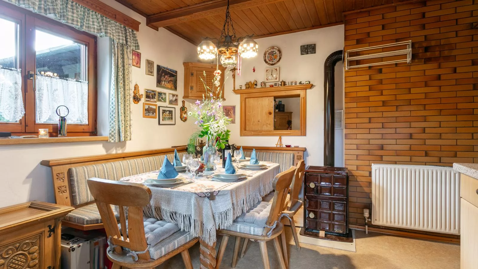Haus Alpenblick-Eetkamer