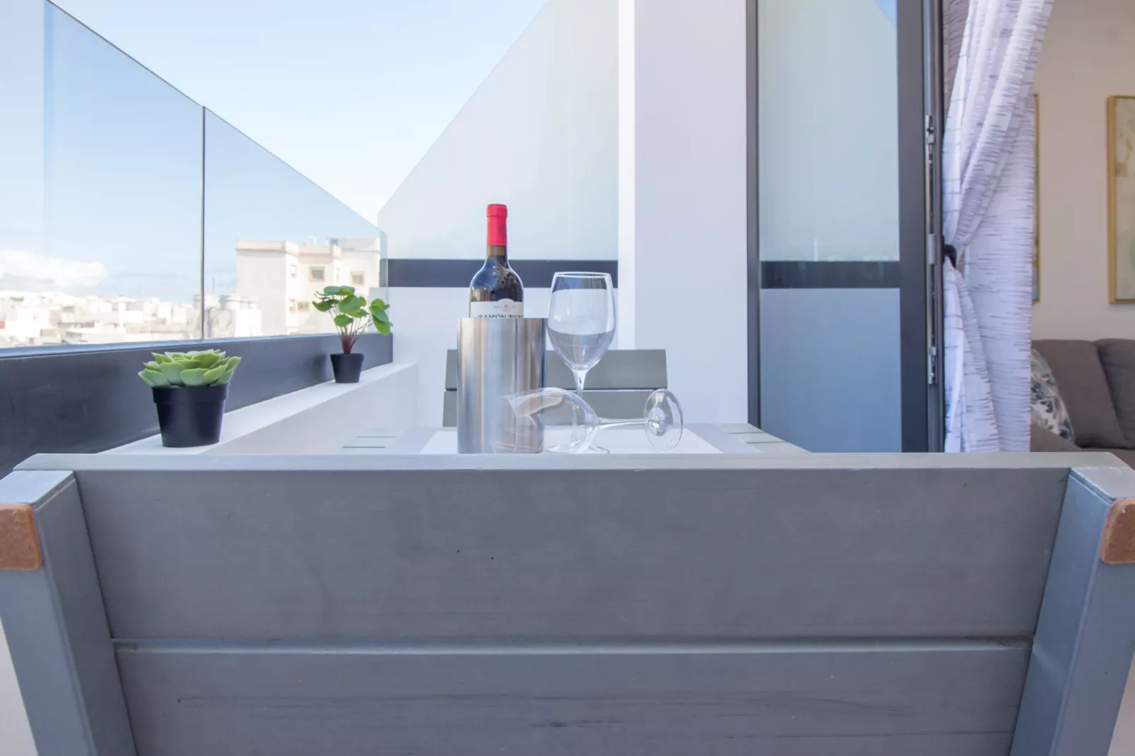 Mainstream home with balcony By  Canariasgetaway-Terrasbalkon