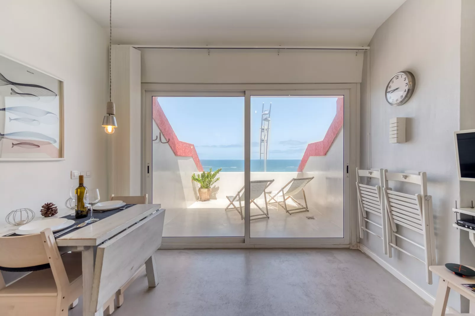 Nice beach views with terrace By CanariasGetaway-Eetkamer