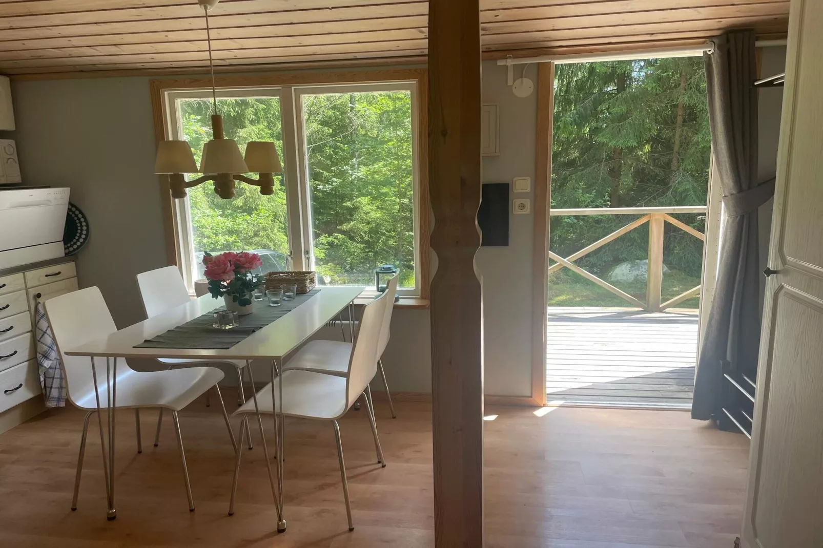 Afgelegen verblijf in het bos met bijgebouw-Binnen