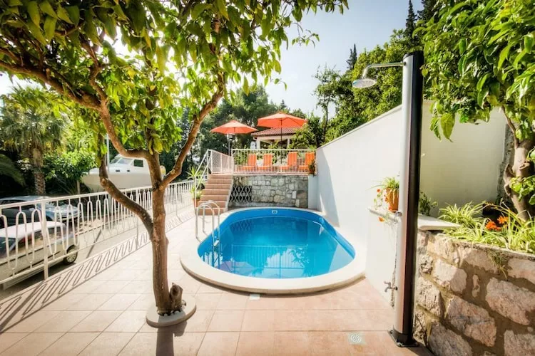 Guest House Villa Nina- Studio with Terrace and Partial Sea View (S5 - bungalov)-Zwembad