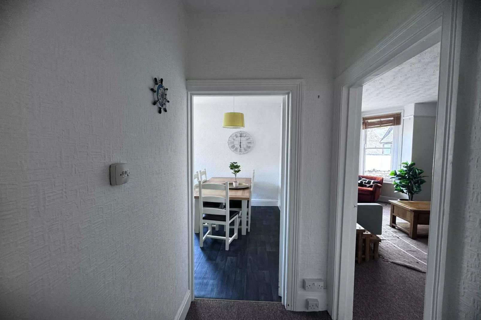 SEASIDE  Two Bed Room Apartment  5 Guest-Woonkamer