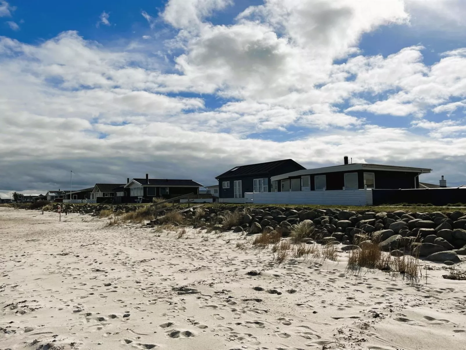 "Folkhart" - 10m from the sea-Buiten