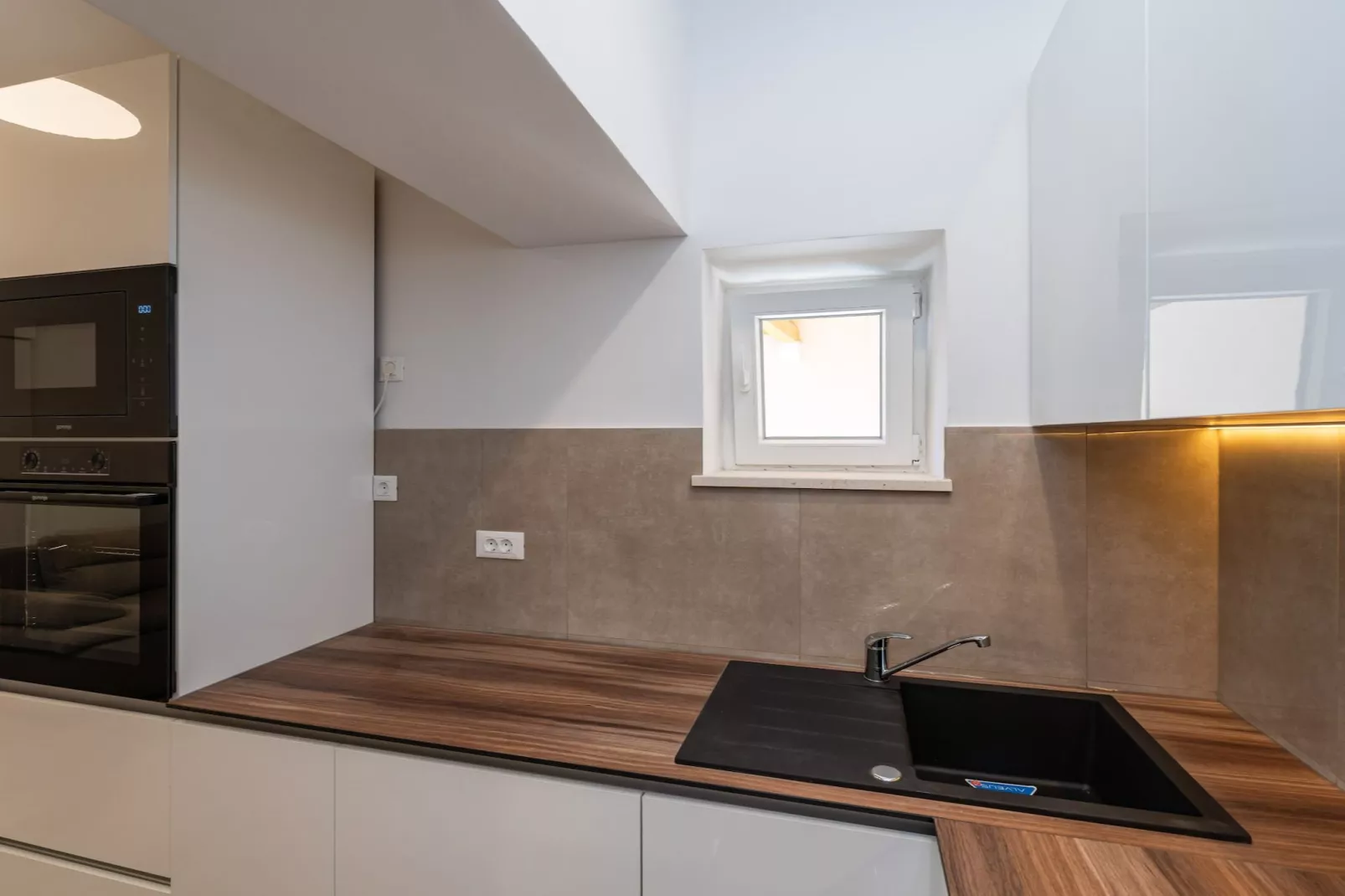 Apartment Nikolica - Two Bedroom Apartment with Terrace-Keuken