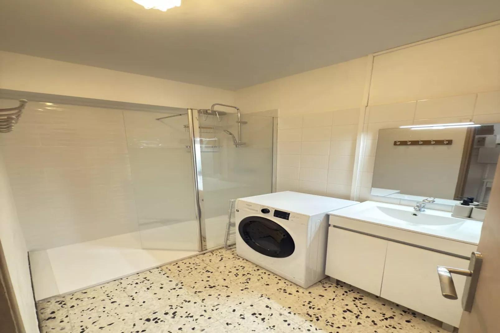 36 Appartement cosy-Badkamer