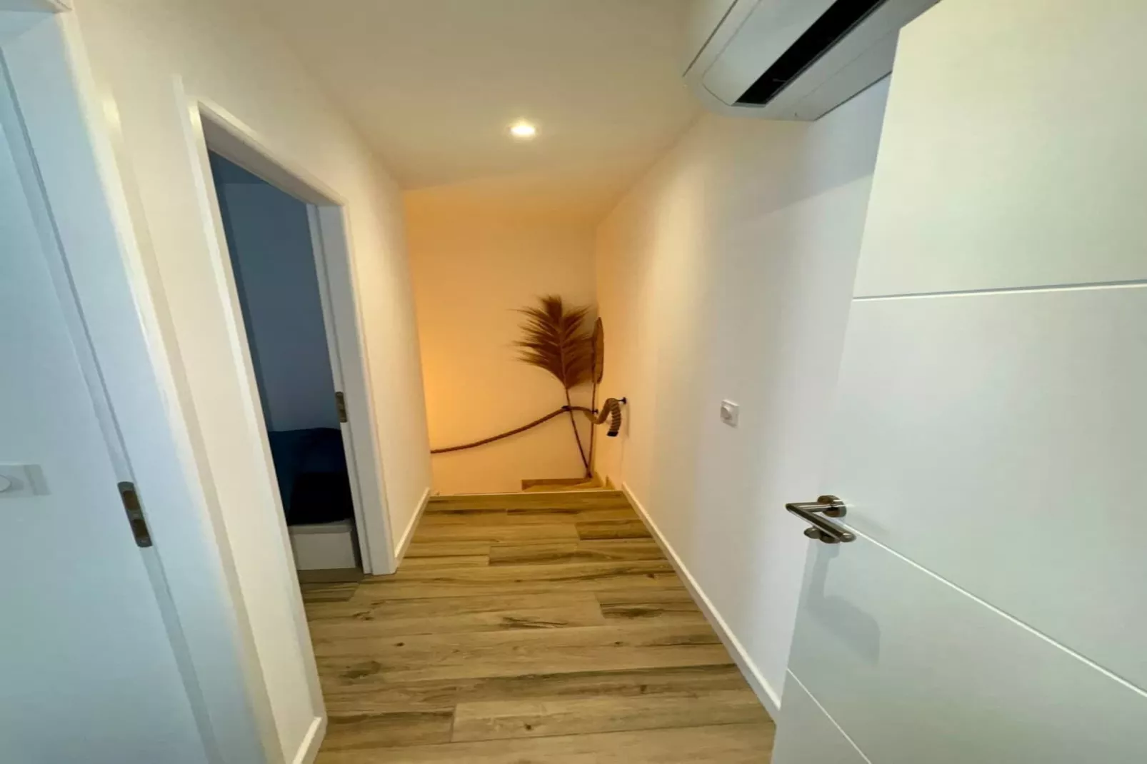05 Villa Paradis-Overloop