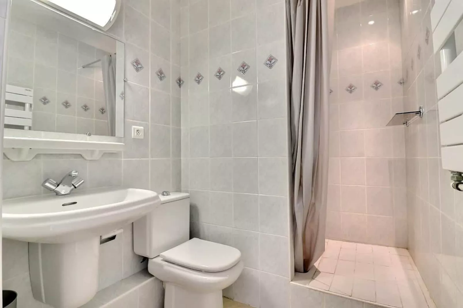 157 LENGAY (302)-Badkamer