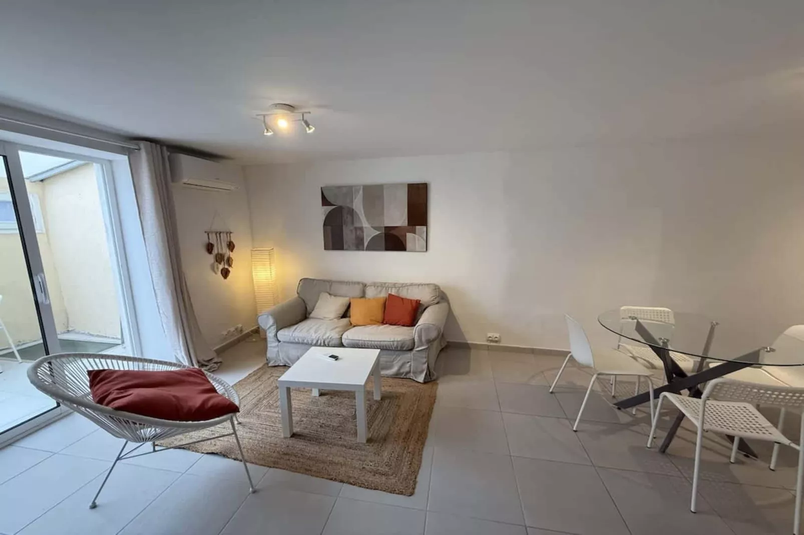 84 Le Faïence Appart-Woonkamer