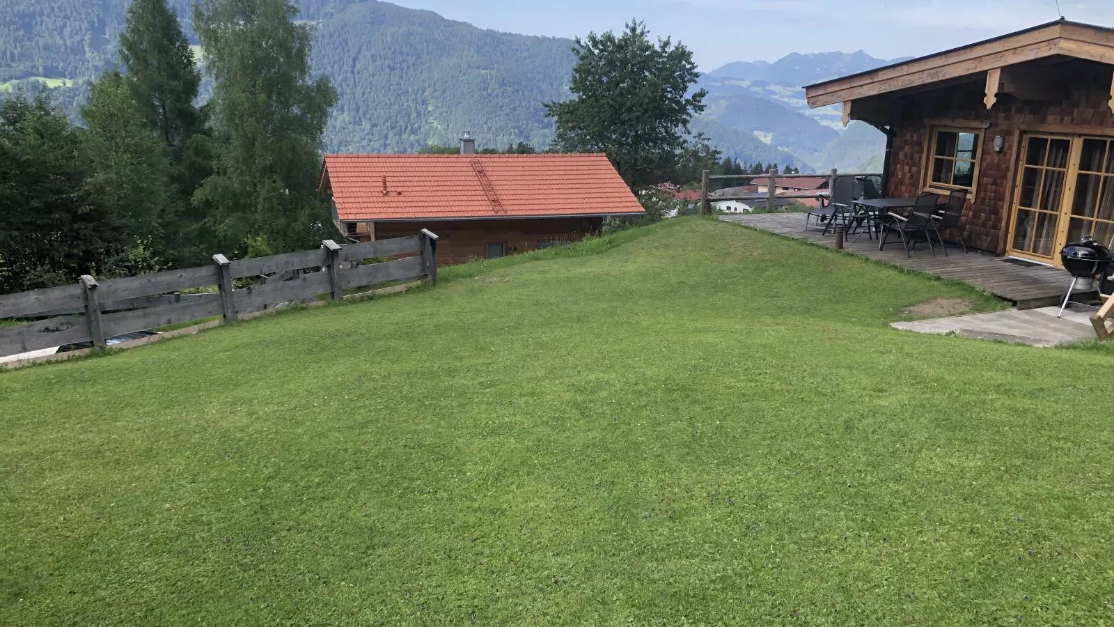 Schneeberghütte-Buitenkant zomer
