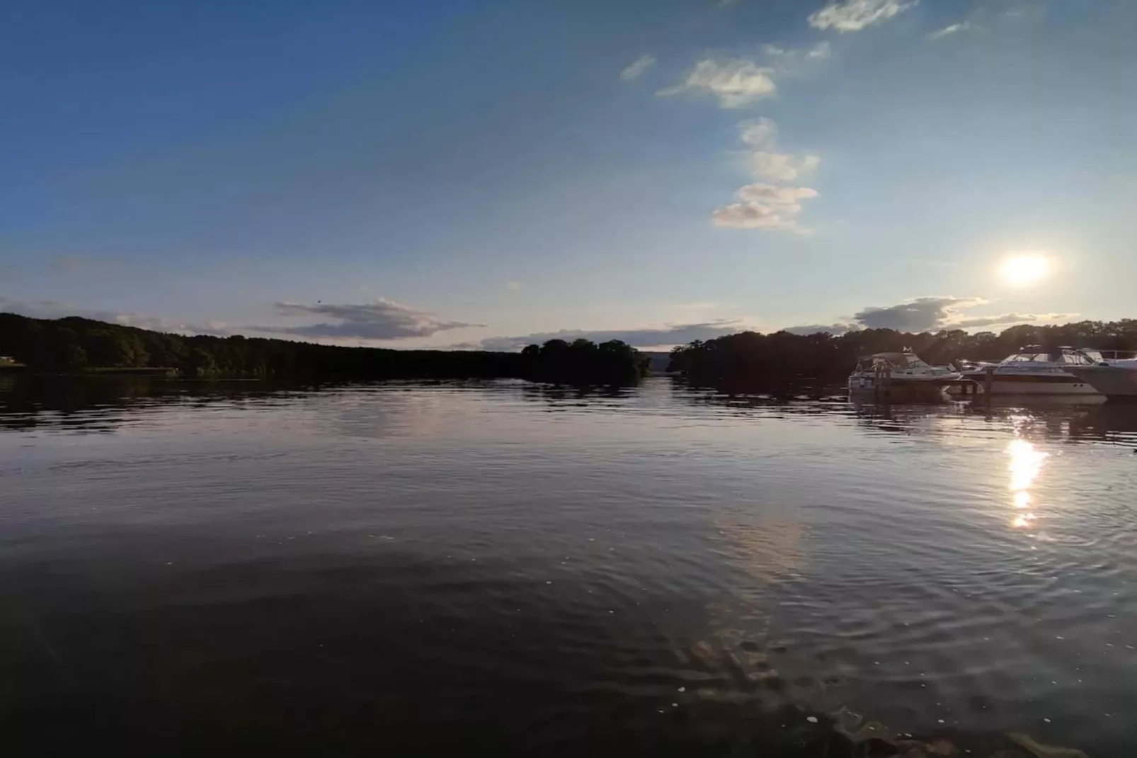 Rustige oevertoevlucht in Ry-By Traum-Waterzicht