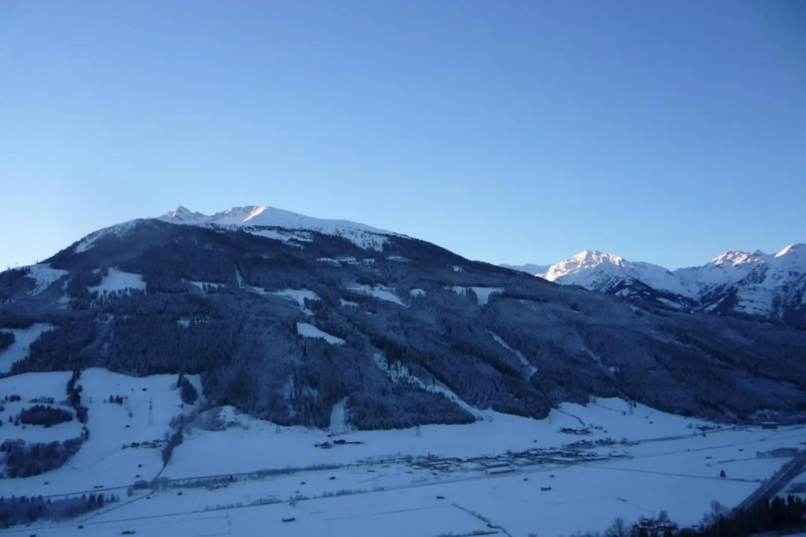 Apartment "Grasberge" - Apartment 4 - Balkon Nord-Gebied winter 20km