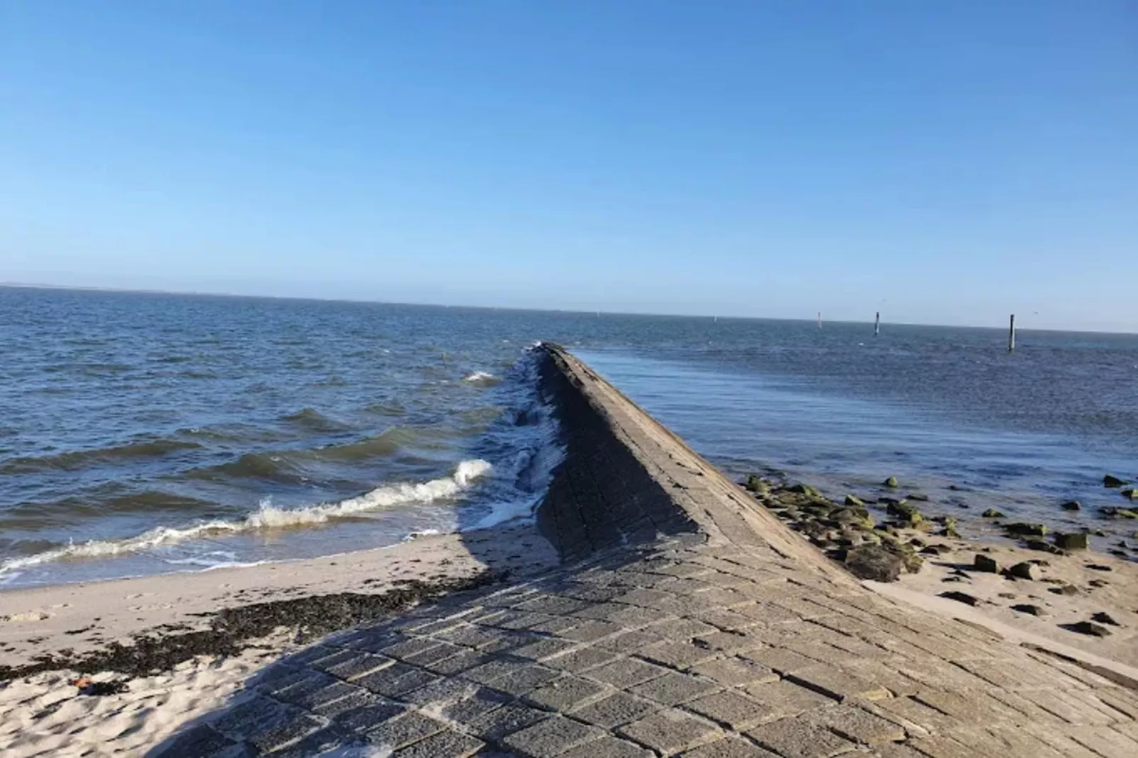 Bungalow mit großer Terrasse in Dornumersiel-Gebieden zomer 5km