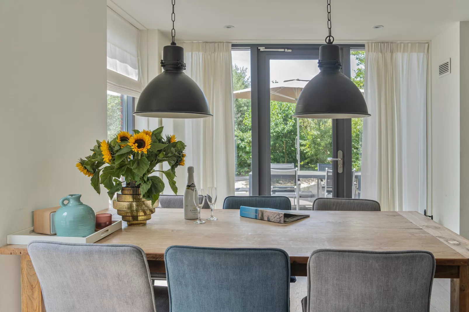 Villa Egmond-Eetkamer