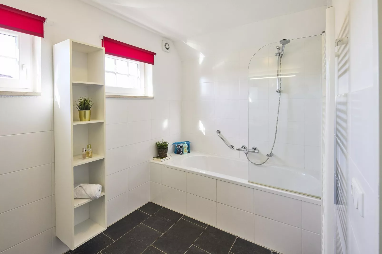 Buitenhof De Leistert 12-Badkamer