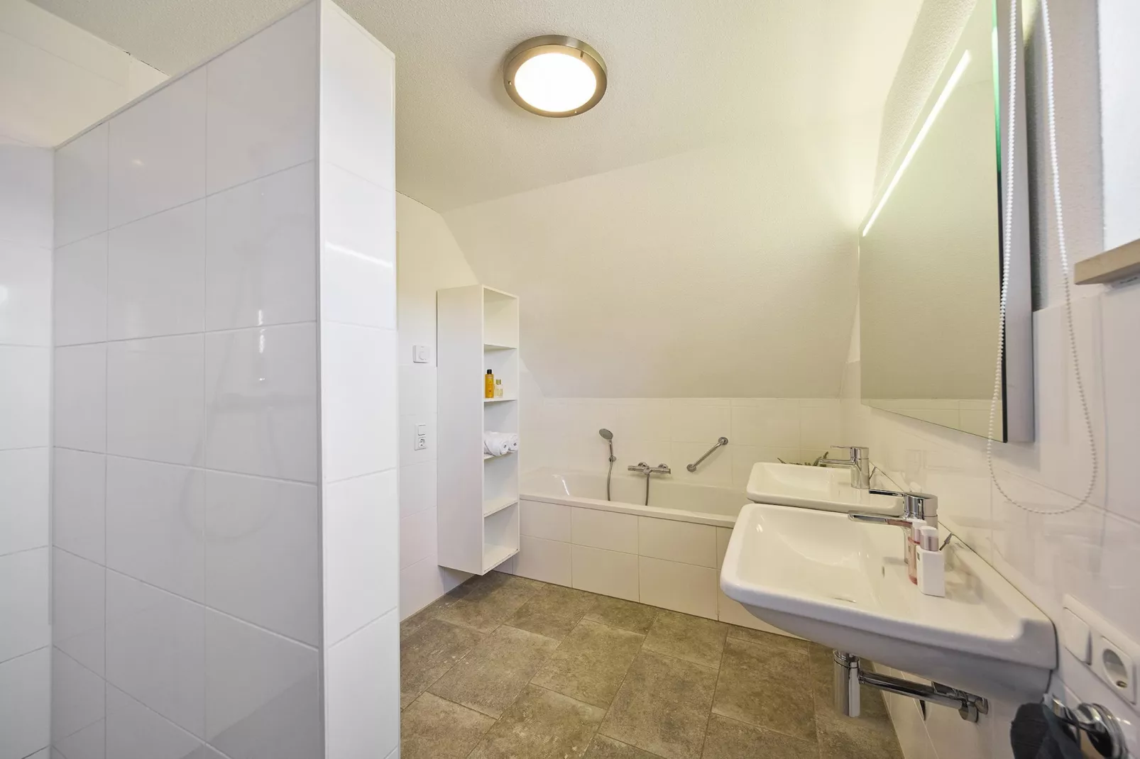 Buitenhof De Leistert 5-Badkamer