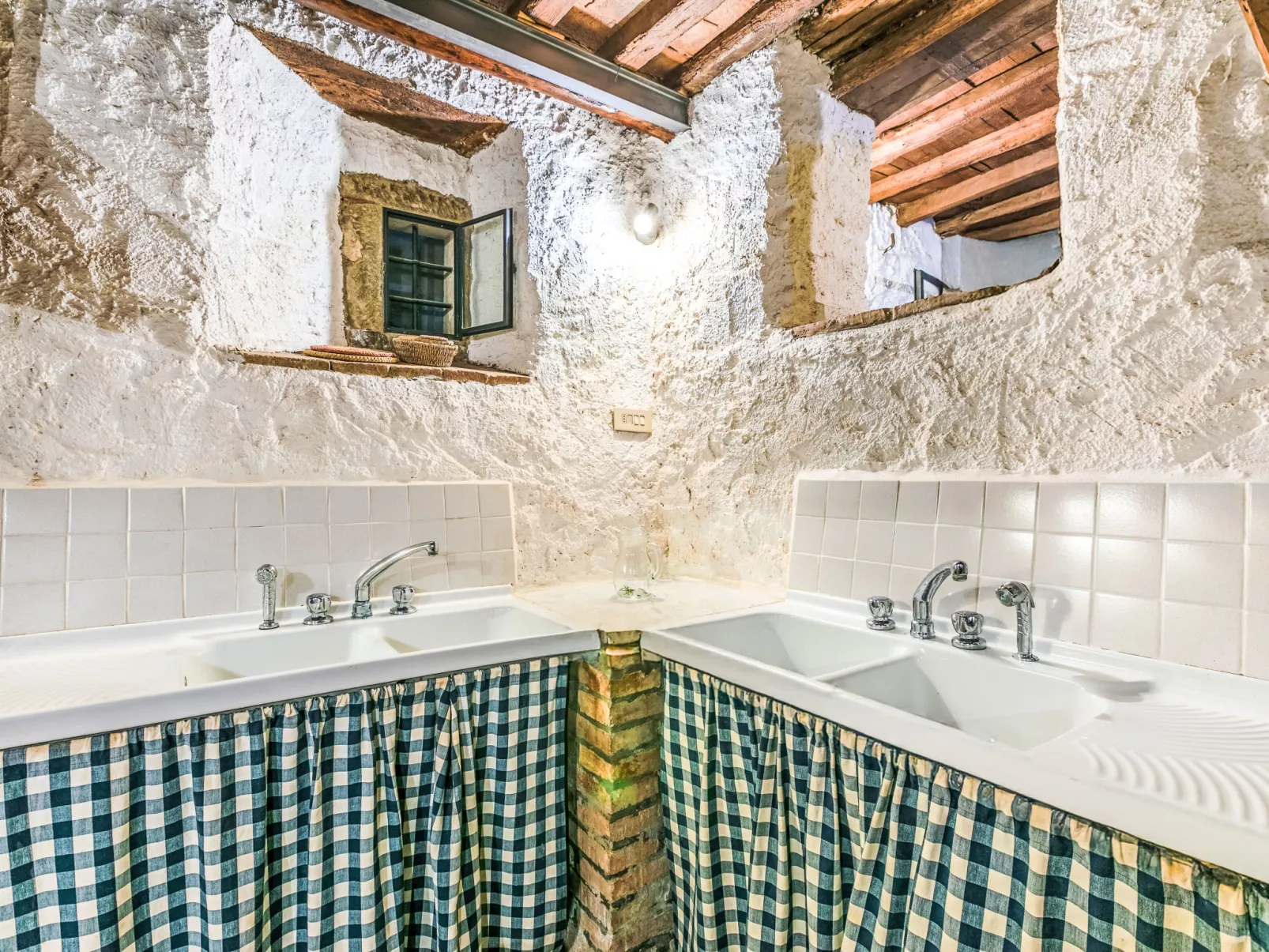 Taverna-Binnen
