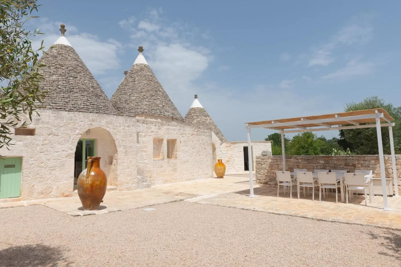 Trulli Petralux in Valle d'Itria-Image-tags.