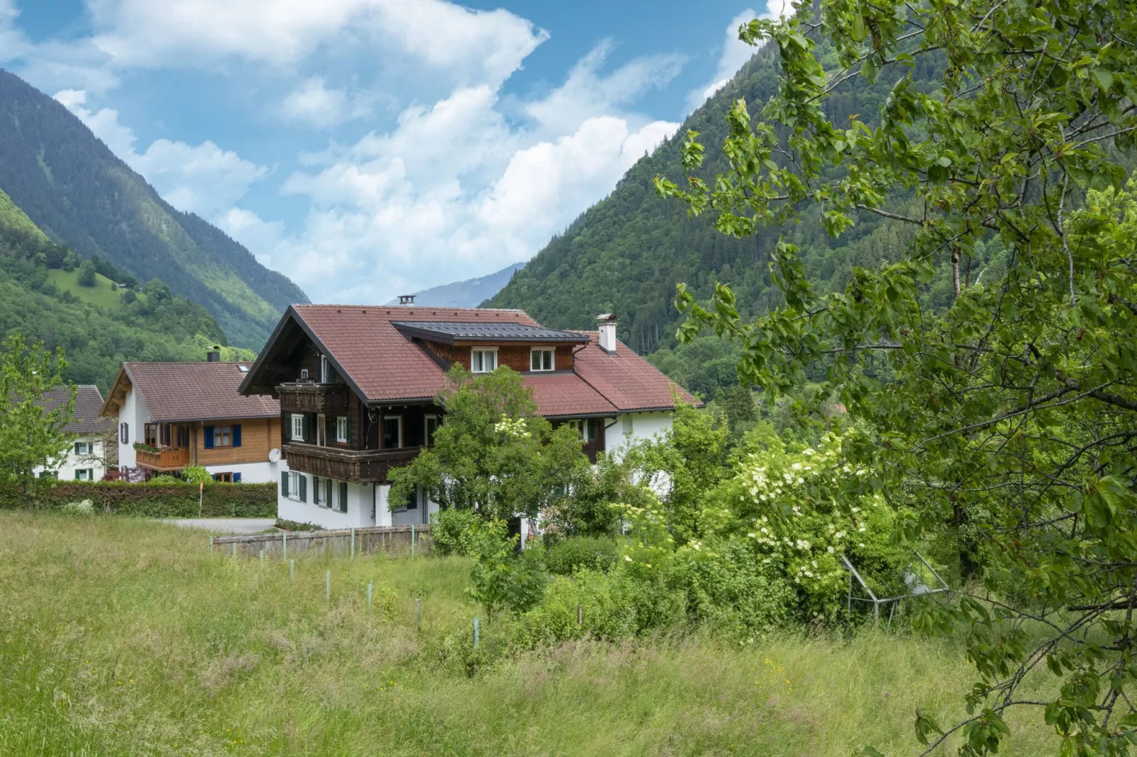 Haus Lukan Groß-Buitenkant zomer