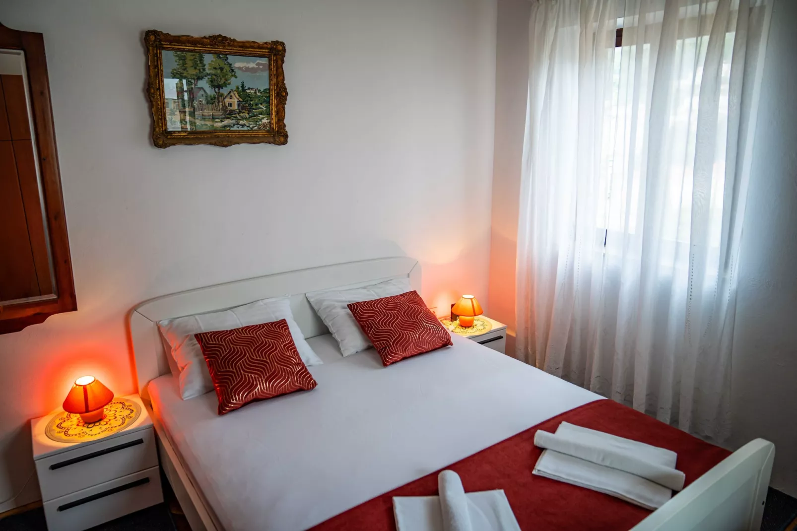 Guest House Cesic - Double Room No8-Slaapkamer