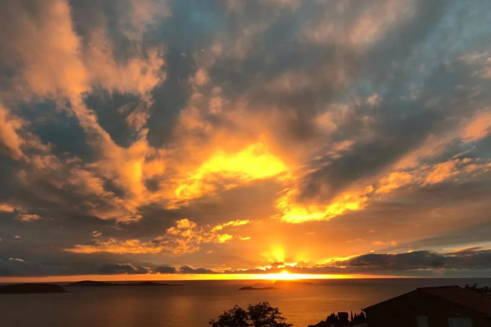 Apartments & Rooms Barišić - Double Room with Balcony and Garden View (First floor-Soba 8)-Sfeer