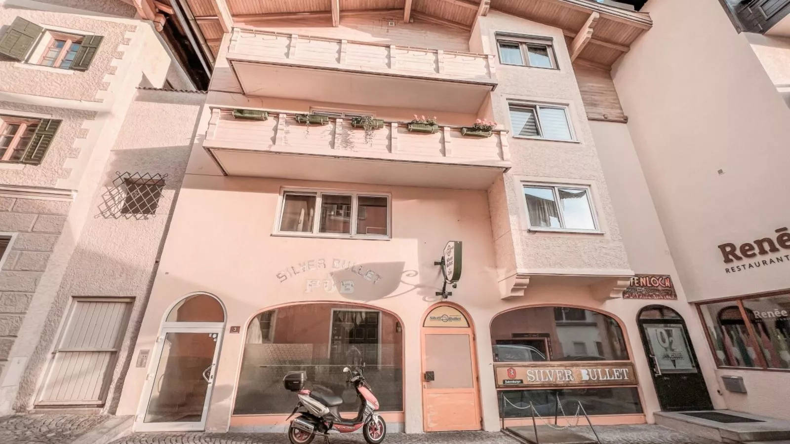 Town House 1-Buitenkant zomer