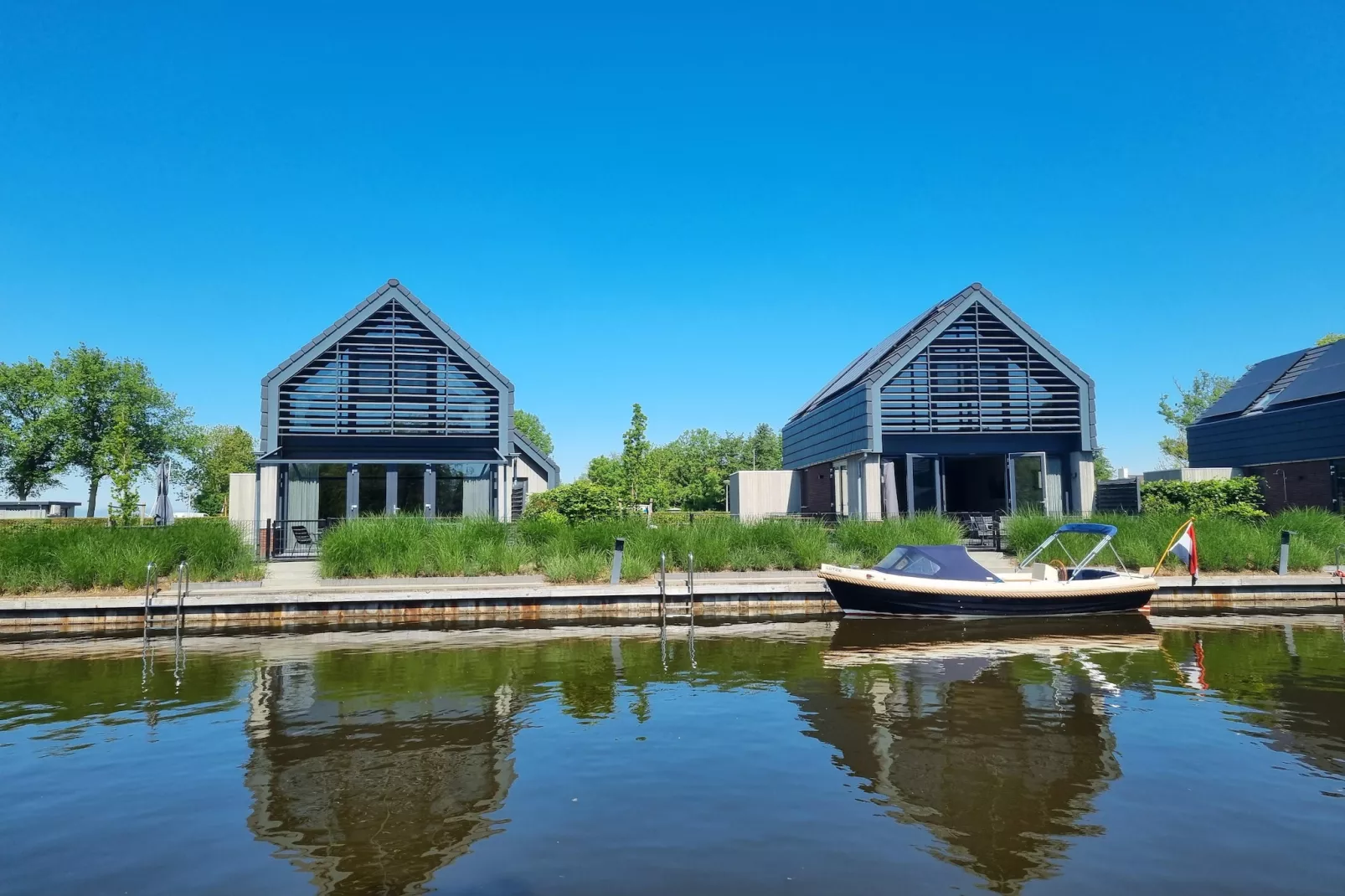 Watervilla Santjin-Buitenkant zomer
