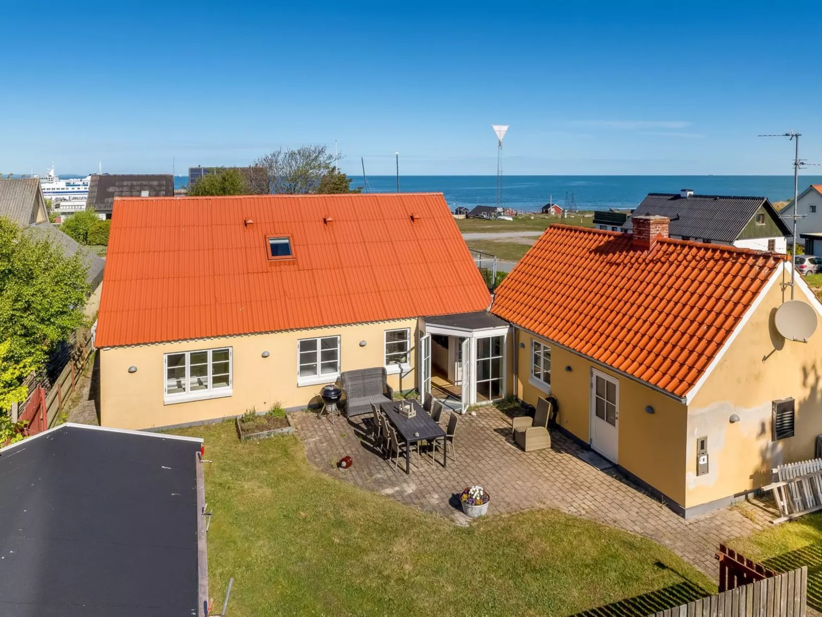 "Tara" - 300m from the sea