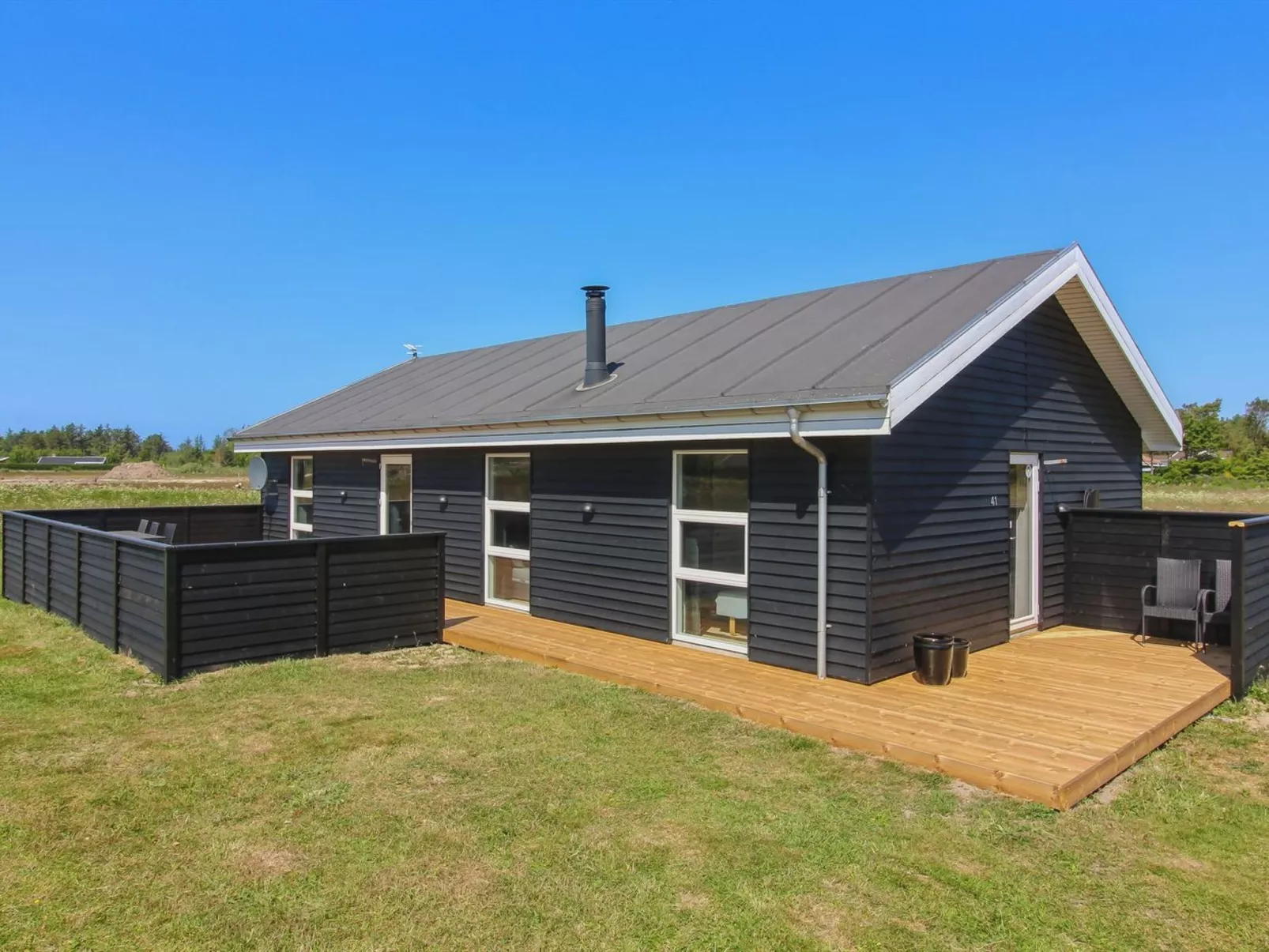 "Elenore" - 900m from the sea